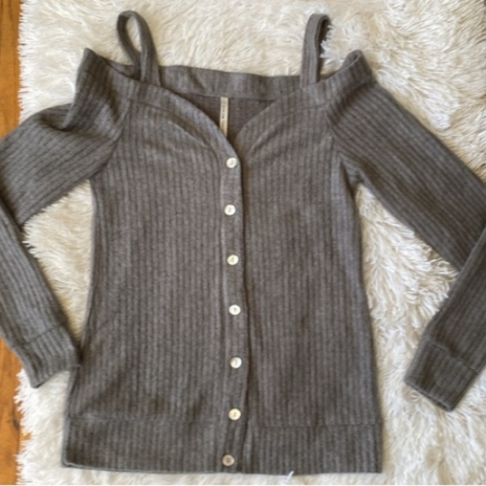 New Womens Color Thread grey cold shoulder soft casual sweater, size S